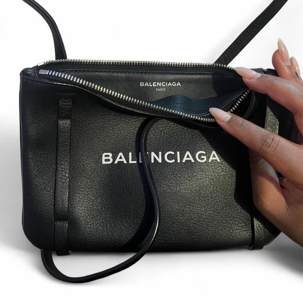 Balenciaga Black Leather Zip Pouch - Picture 4 of 4